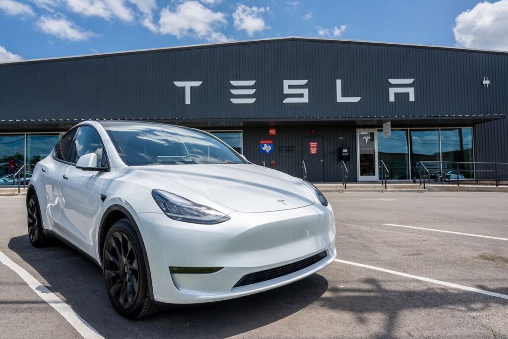 Tesla تخطط للكشف عن سيارة الأجرة الذاتية القيادة الخاصة بها يوم 10 سبتمبر